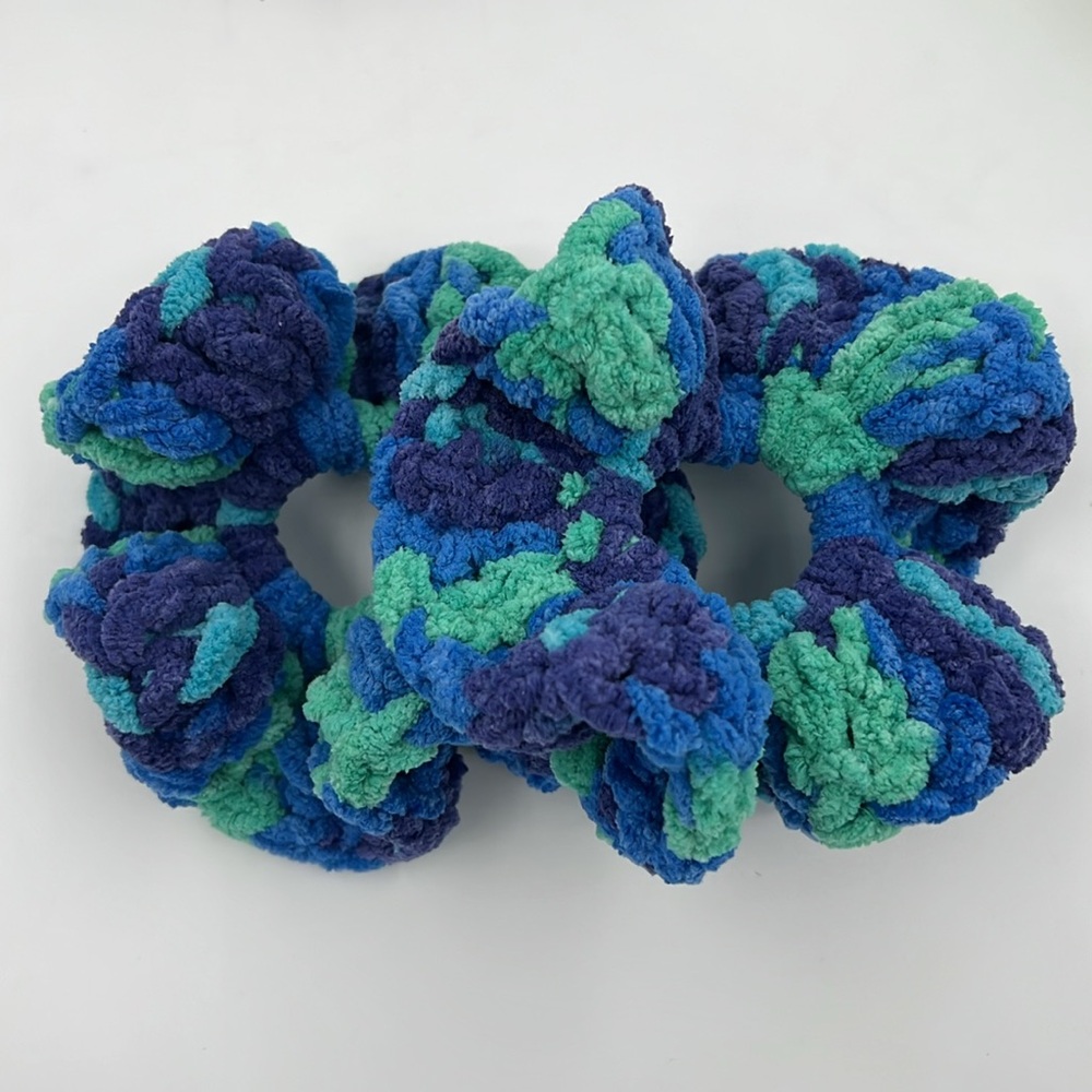 🧩 Crochet Scrunchies- set of 2 Handmade - Picture 3 of 6